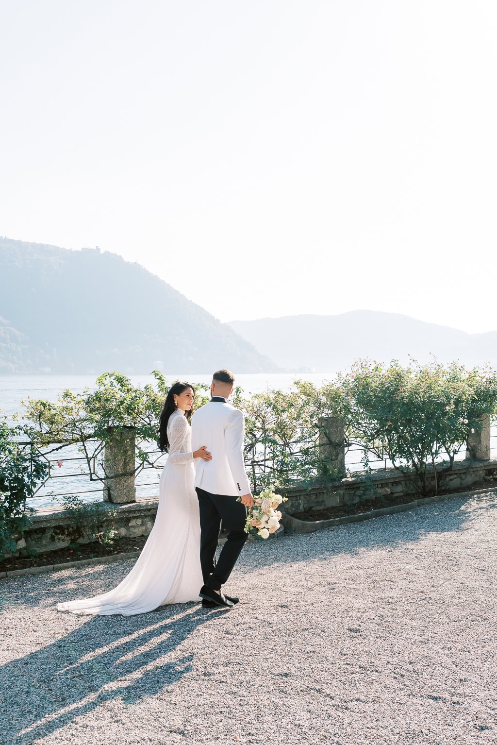 Villa Pizzo couple portrait walking by the lake