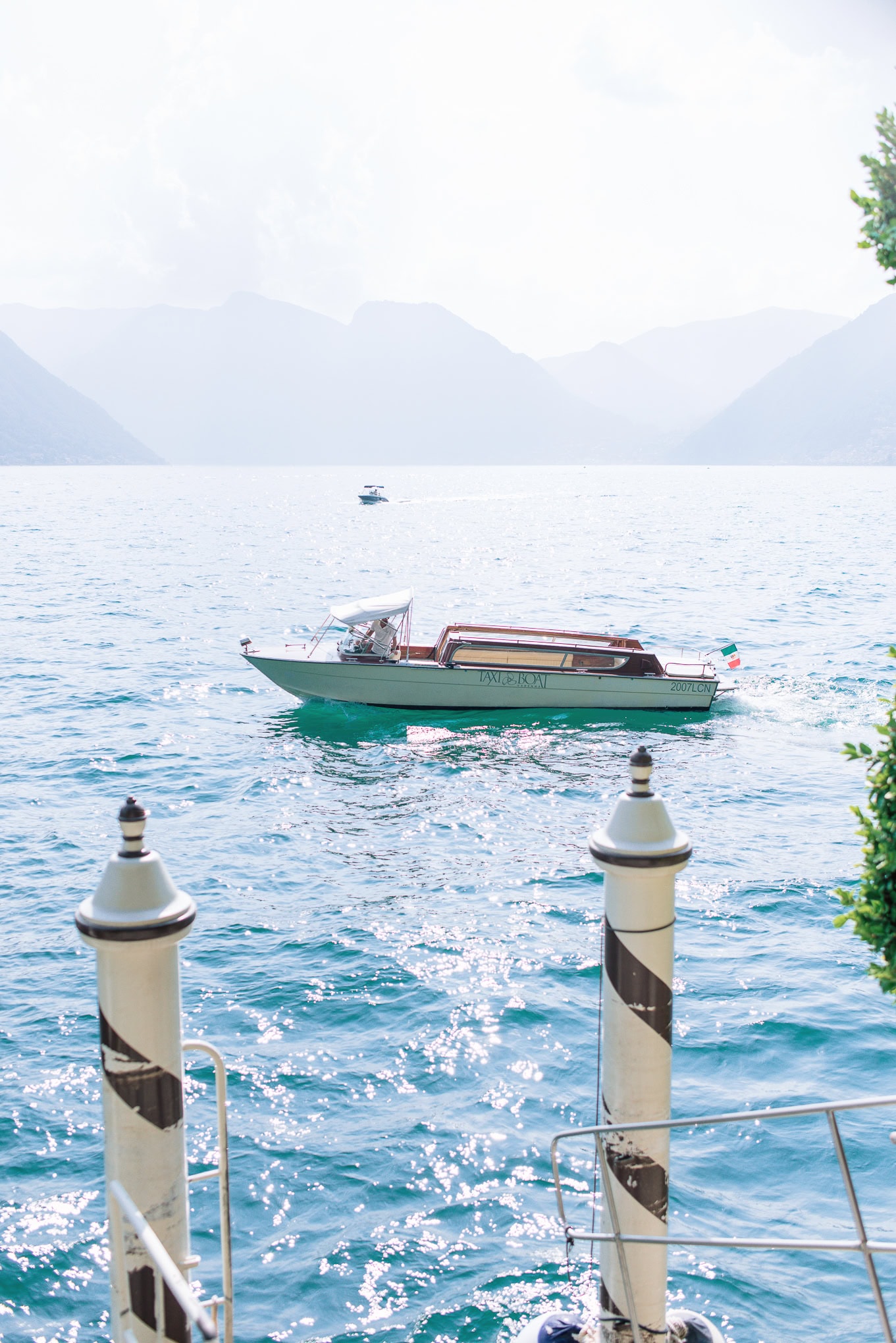 lake-como-villa-del-balbianello-boat-arrival