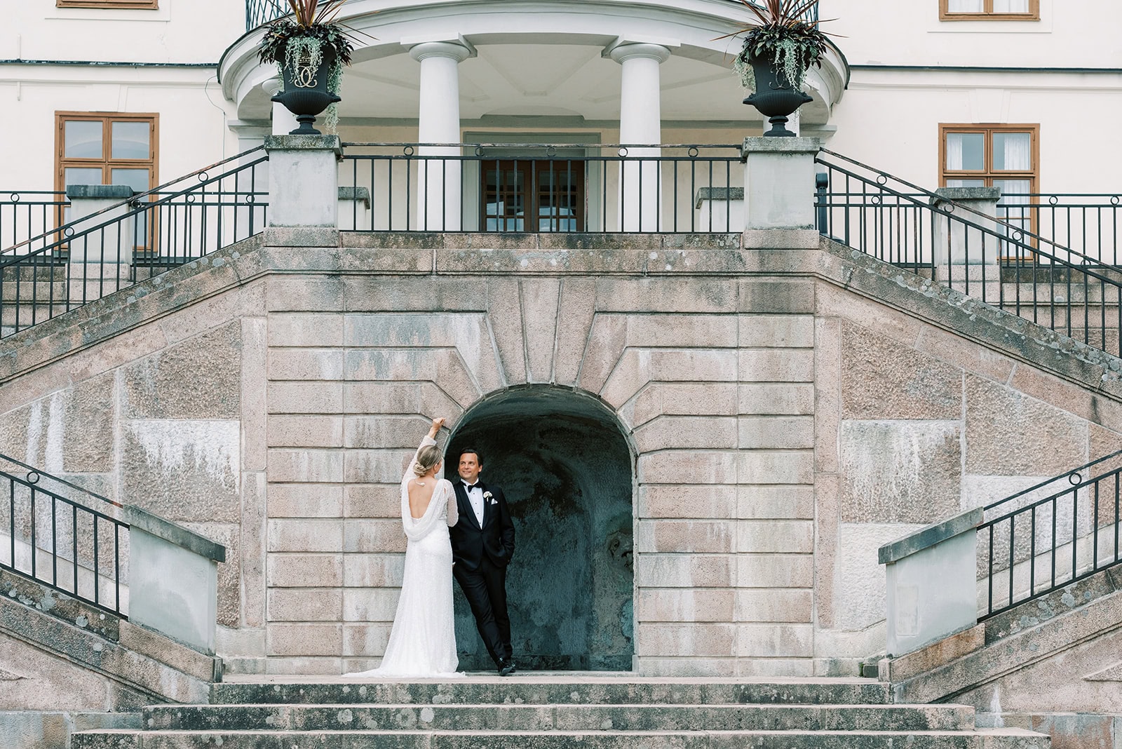 Couple outside Rosesberg's castle hotel wedding venue in Stockholm